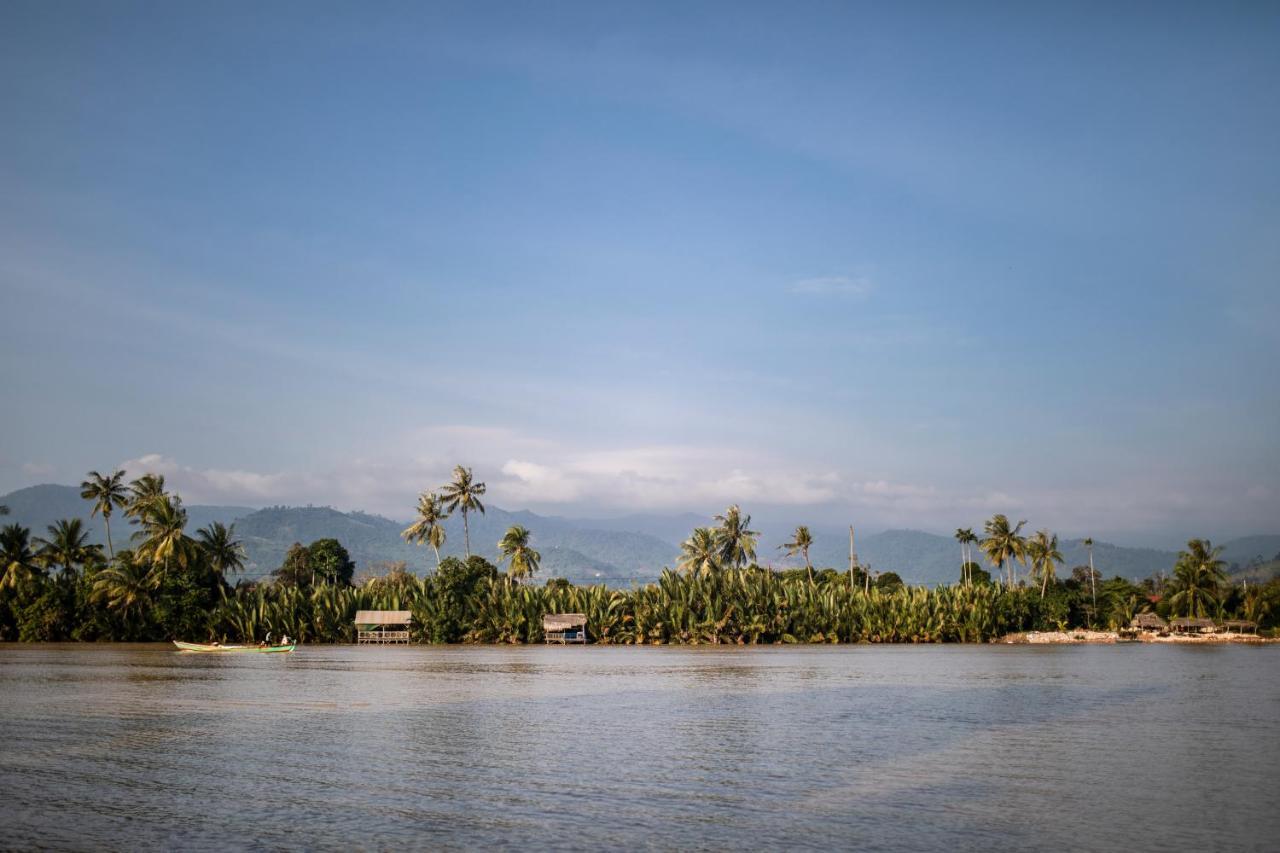 Sabay Beach Hotel Kampot Exterior photo