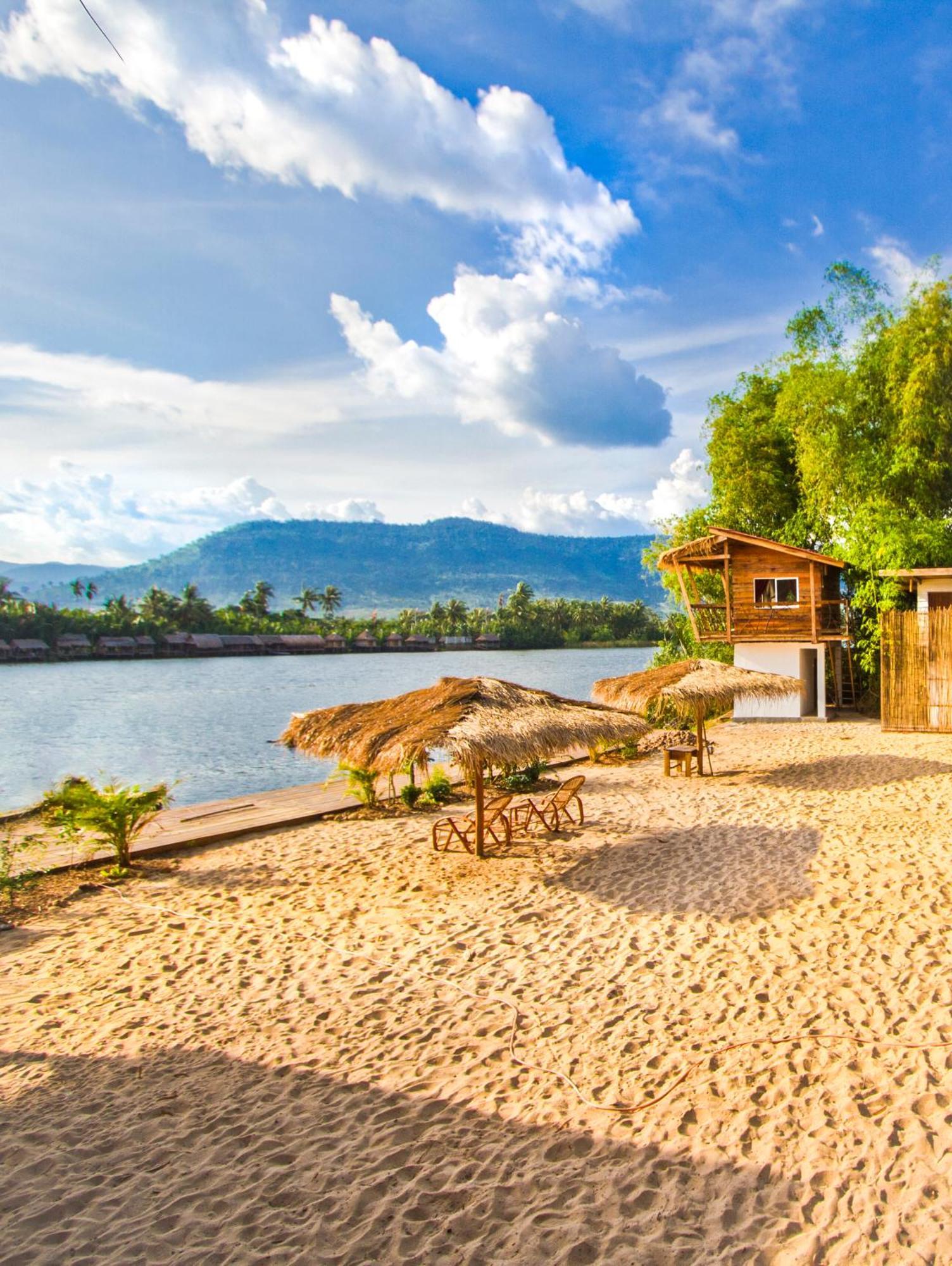 Sabay Beach Hotel Kampot Exterior photo