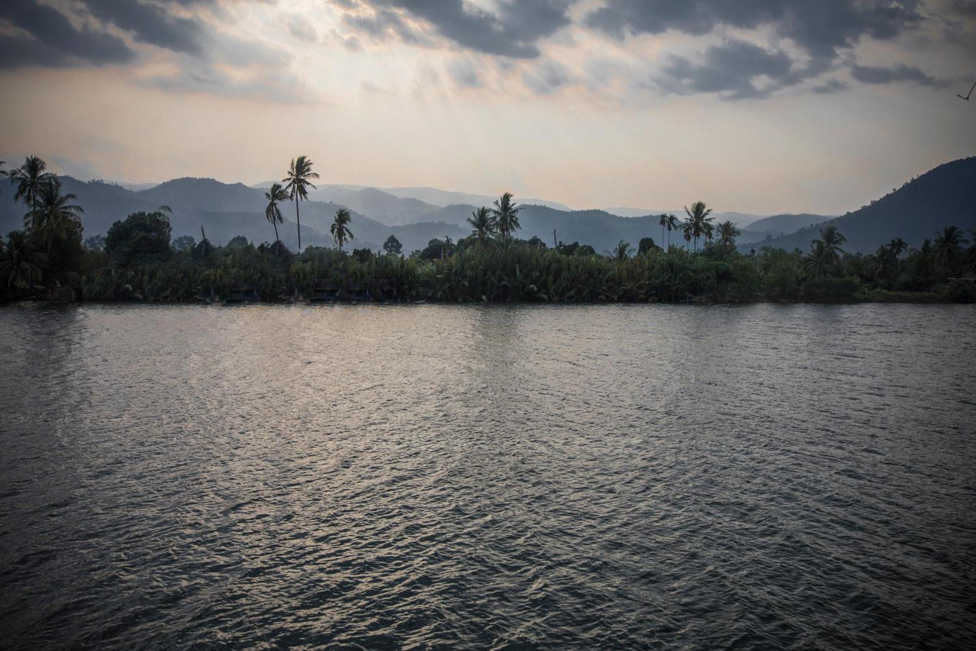 Sabay Beach Hotel Kampot Exterior photo