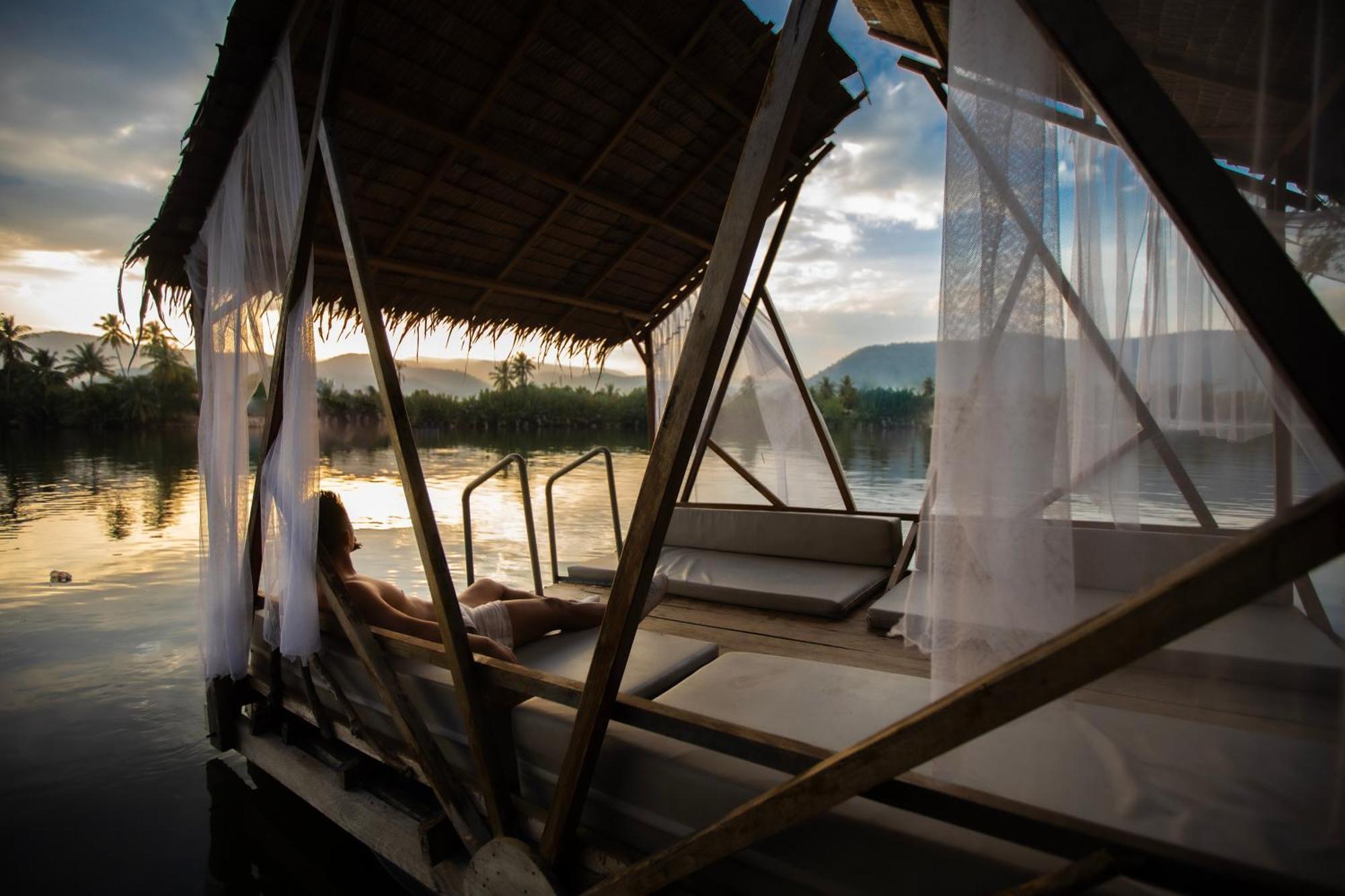 Sabay Beach Hotel Kampot Exterior photo